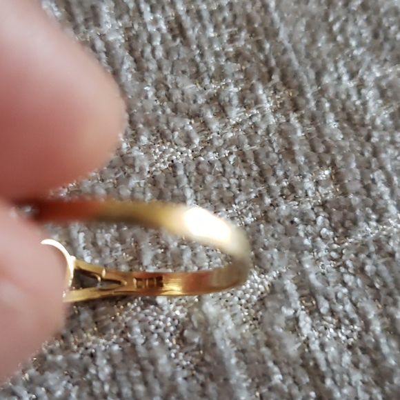 Beautiful Ring Yellow gold 10k - Picture 4 of 4